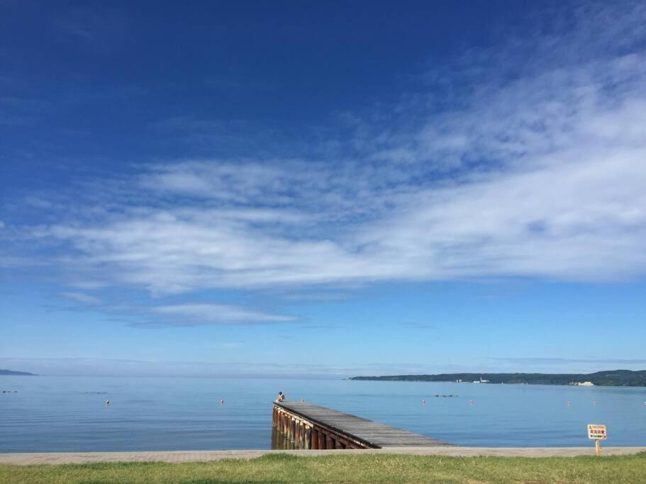 佐渡 ビーチまで0分 1客のみ オーシャンビュー Beach Side House ウッドデッキ Sado Esterno foto